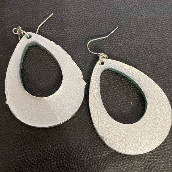 Set of 2 Acrylic Boho Dangling pierced Earrings - Picture 5 of 12